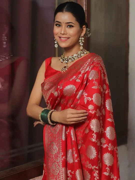 Kanchipuram Silk Saree In Tissue Dual Tone With Floral Design - Image 2